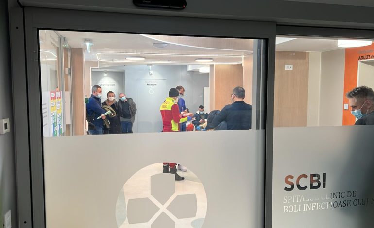 Clujenii stau de 6 ore la Boli Infecțioase, la Urgență: Ne-au spus că e un singur medic – FOTO