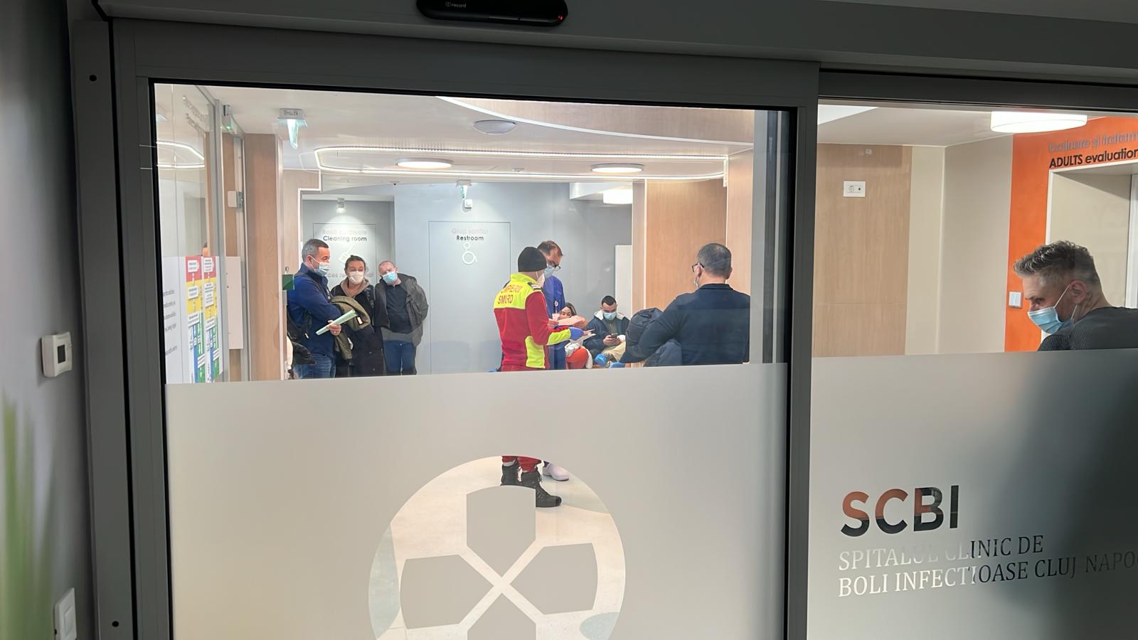 Clujenii stau de 6 ore la Boli Infecțioase, la Urgență: Ne-au spus că e un singur medic – FOTO