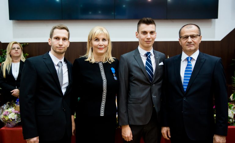 „Am reușit să-mi cresc copiii așa cum trebuie”. Anca Buzoianu, femeia care a transformat UMF Cluj într-un etalon al excelenței medicale, se mândrește cel mai mult cu titlul de mamă