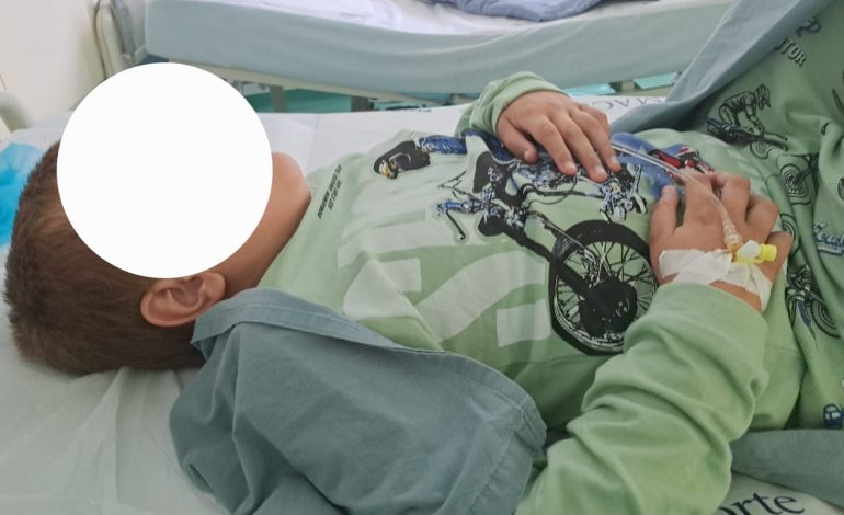 Caz umanitar: Andrei, un băiețel de 6 ani cu hidrocefalie și subluxație de cristalin, are nevoie de sprijin medical și financiar pentru recuperare