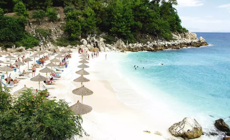 Tragedie în Thassos: Turist clujean de 30 de ani, găsit fără viață pe plaja din Koinyra