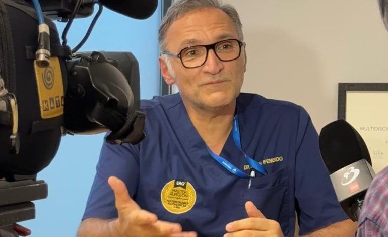 Un adevărat ”înger” salvator! Operaţii robotice de vârf la Cluj. Echipa doctorului Horace Roman salvează două paciente pro bono