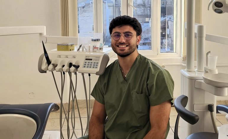 Tratamente stomatologice gratuite și cu preț redus la UMF Cluj, realizate de studenți sub supravegherea medicilor