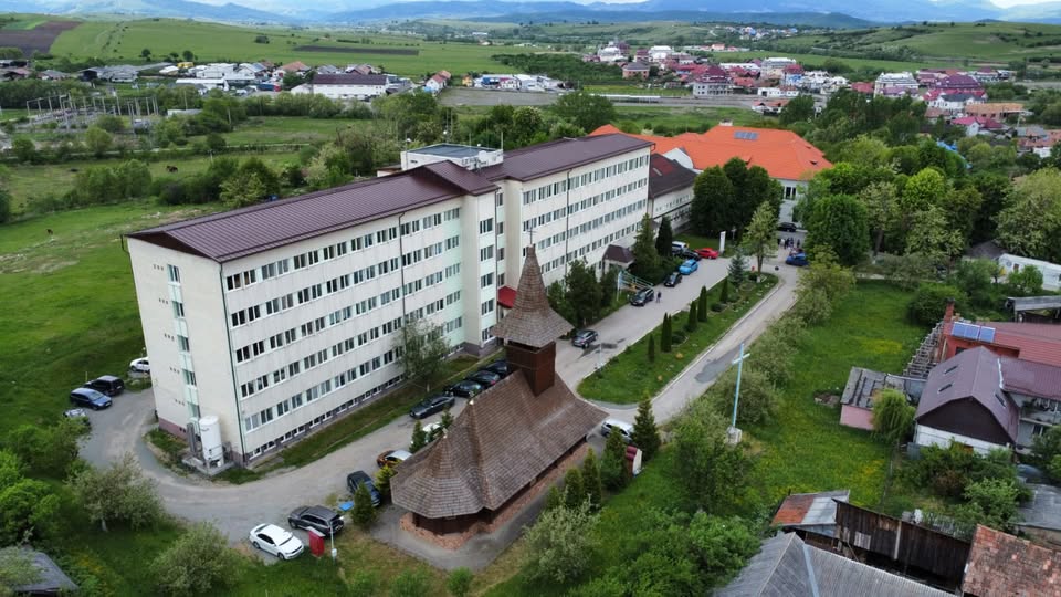 Spitalul Orășenesc Huedin angajează asistent medical la Cabinetul de Oftalmologie