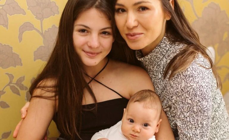 Clujeanca Mirela, mamă a două fete, se luptă cu cancerul pulmonar. Și-a pierdut soțul din cauza cancerului, iar acum boala a ales-o pe ea