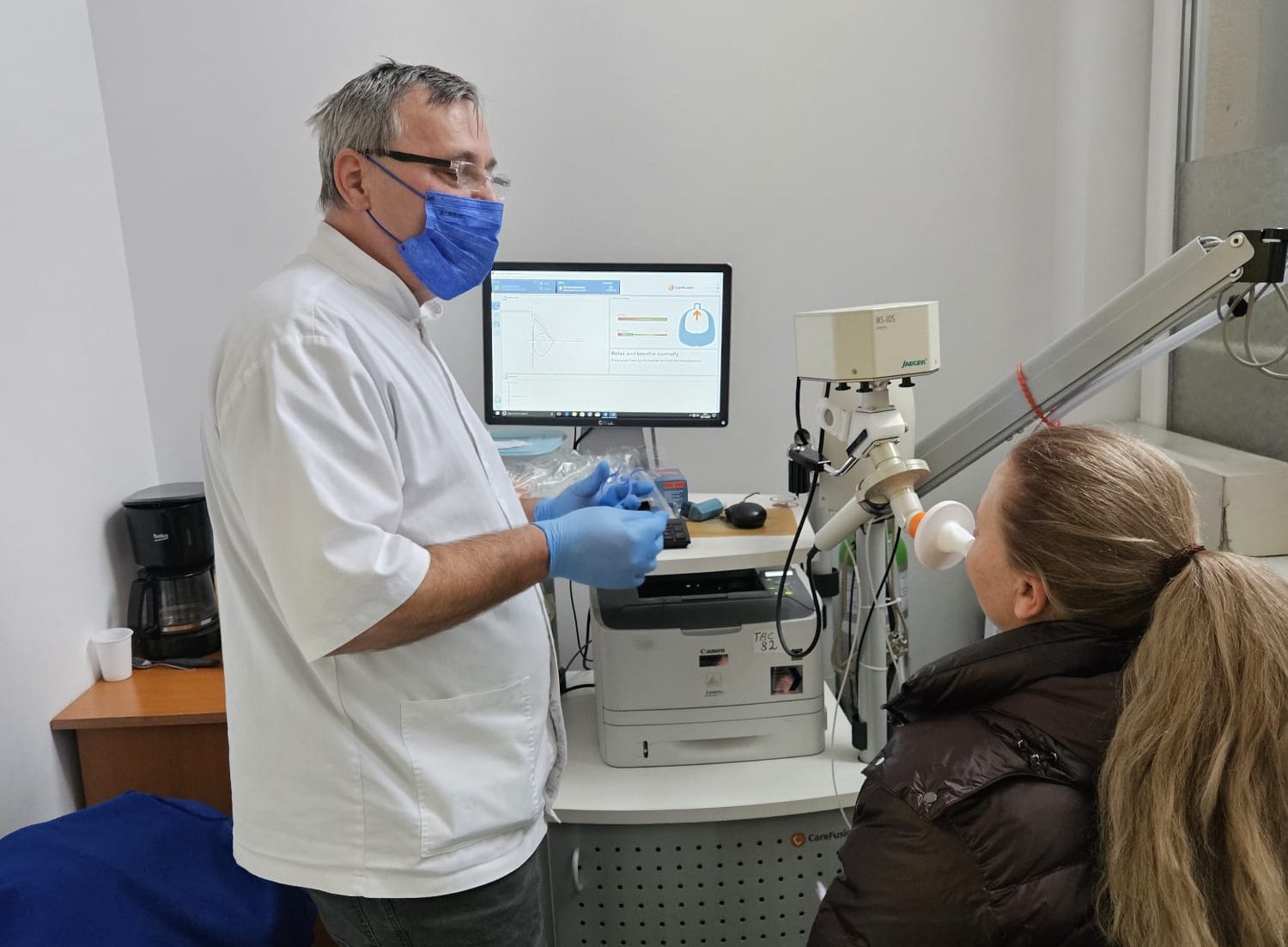 Ce este spirometria și de ce este esențială pentru depistarea bolilor pulmonare. Medicii clujeni recomandă testarea periodică