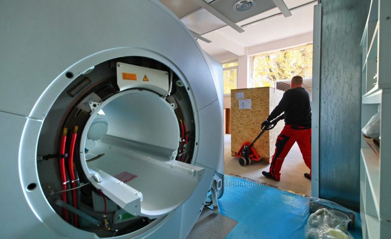 Investiție majoră în sănătatea turdenilor: RMN de top adus la Spitalul Municipal – FOTO