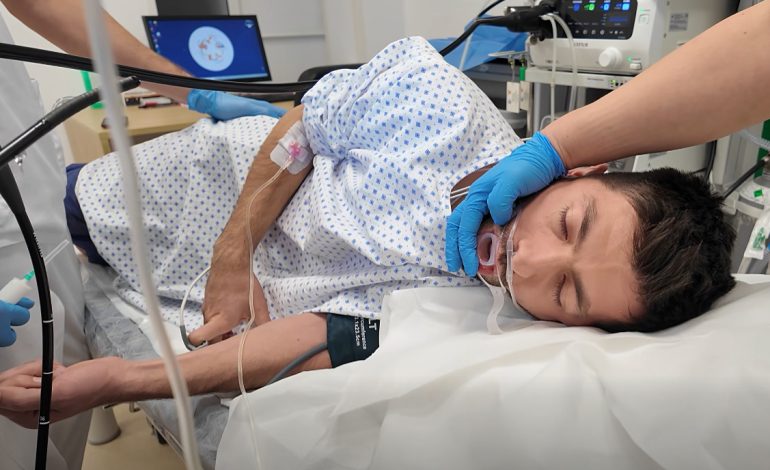 Mircea Bravo, supus unei intervenții sub anestezie. Mesaj emoționant: „Bunicul meu a murit de cancer. Dacă aș muri eu, la ce v-ați mai uita?”