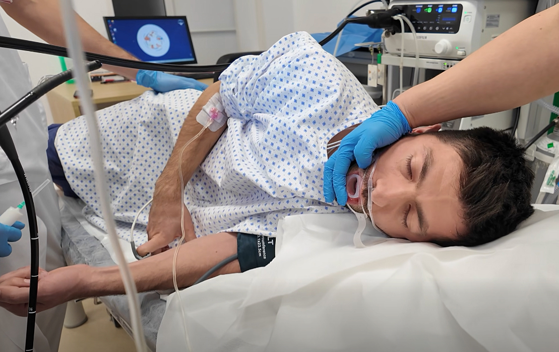 Mircea Bravo, supus unei intervenții sub anestezie. Mesaj emoționant: „Bunicul meu a murit de cancer. Dacă aș muri eu, la ce v-ați mai uita?”