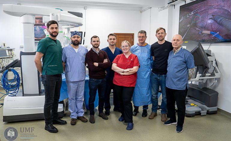 Moment istoric pentru medicina românească: primul curs de chirurgie robotică urologică, organizat la UMF „Iuliu Hațieganu”