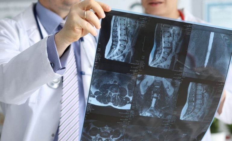 Radiologi din Cluj și-au ”vândut parafele” unor clinici private. Nimeni nu se întreabă cum „lucrează” la 100 km distanță. Cum s-a ajuns la asta!