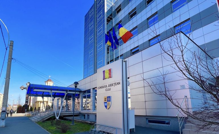 Gest simbolic la Cluj de Ziua Mondială a Luptei Împotriva Cancerului: sediul Consiliului Județean, iluminat în portocaliu