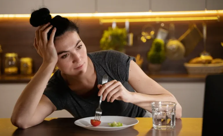 Ce se întâmplă dacă mâncăm după ora 18:00 – ce arată, de fapt, studiile